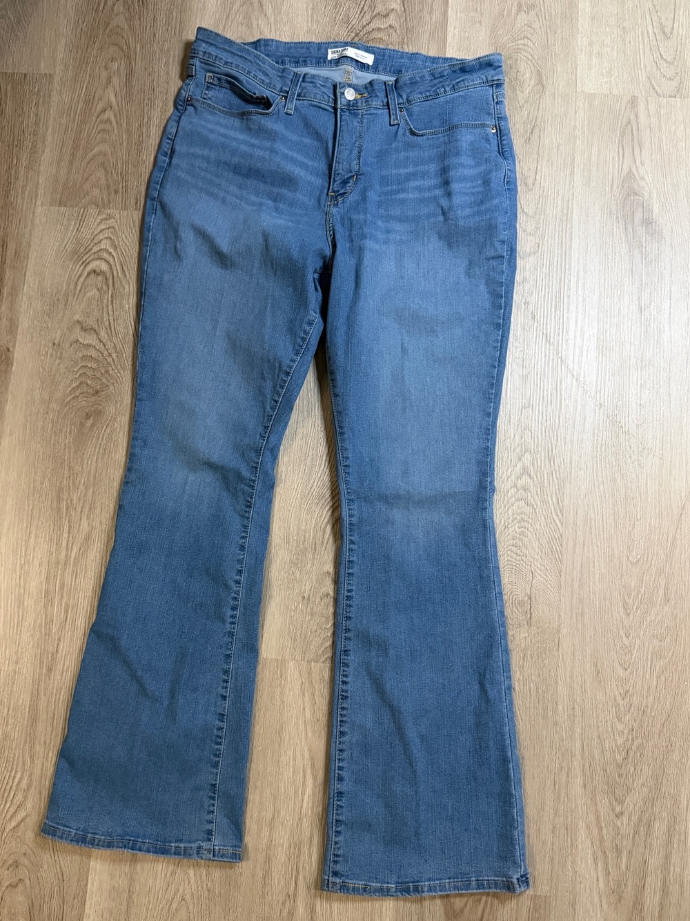Signature by Levi Strauss Midwash Blue Flare Jeans